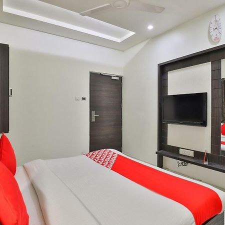 Oyo 2351 Hotel Golden Plaza Ahmedabad Esterno foto