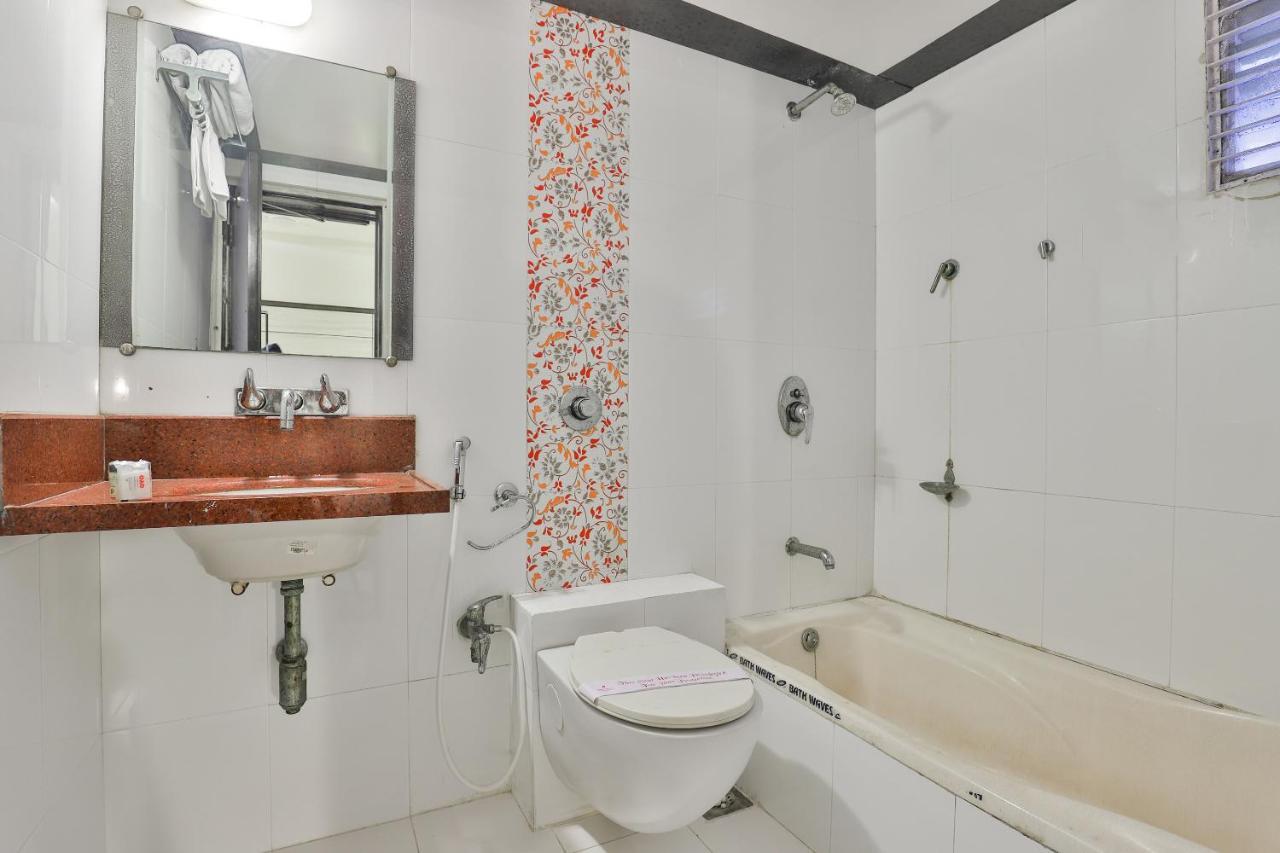 Oyo 2351 Hotel Golden Plaza Ahmedabad Esterno foto