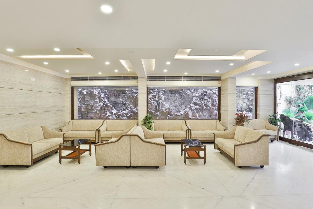 Oyo 2351 Hotel Golden Plaza Ahmedabad Esterno foto