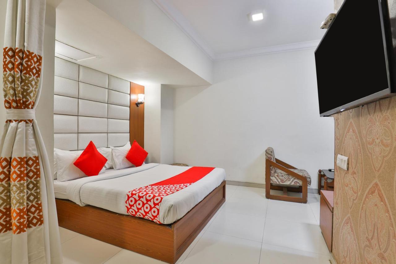 Oyo 2351 Hotel Golden Plaza Ahmedabad Esterno foto