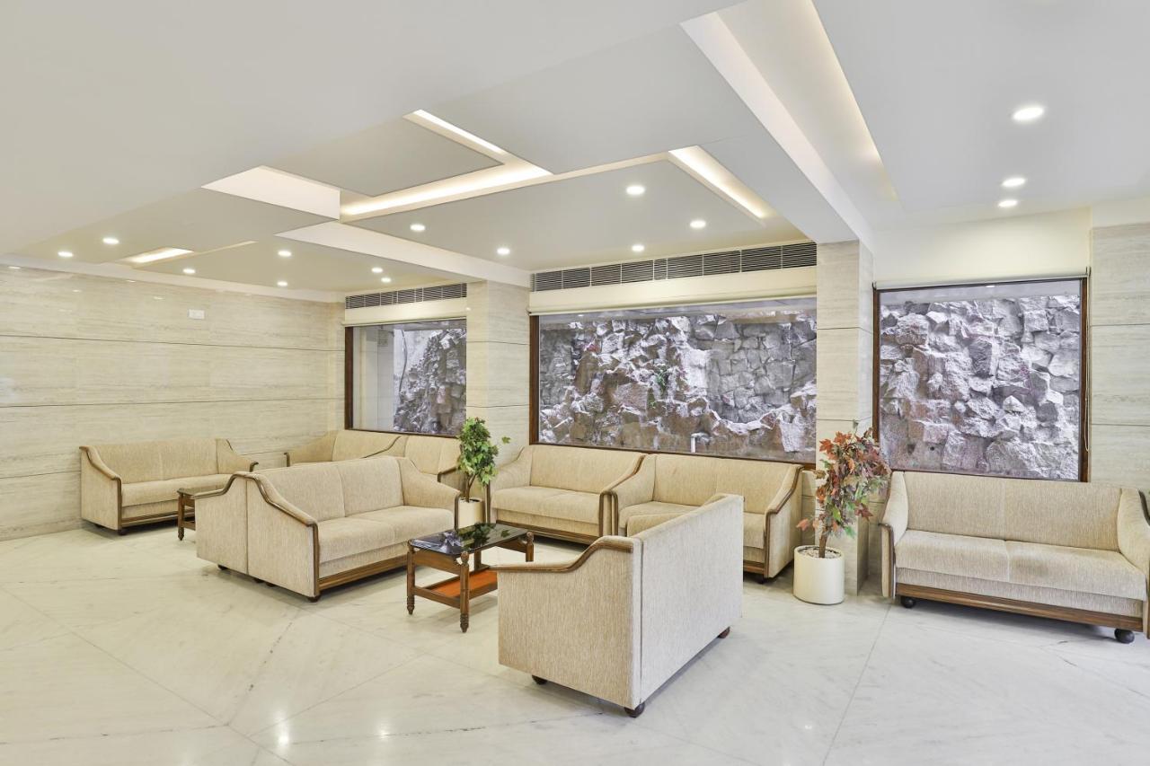 Oyo 2351 Hotel Golden Plaza Ahmedabad Esterno foto