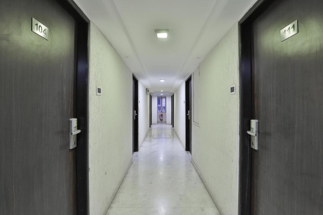 Oyo 2351 Hotel Golden Plaza Ahmedabad Esterno foto