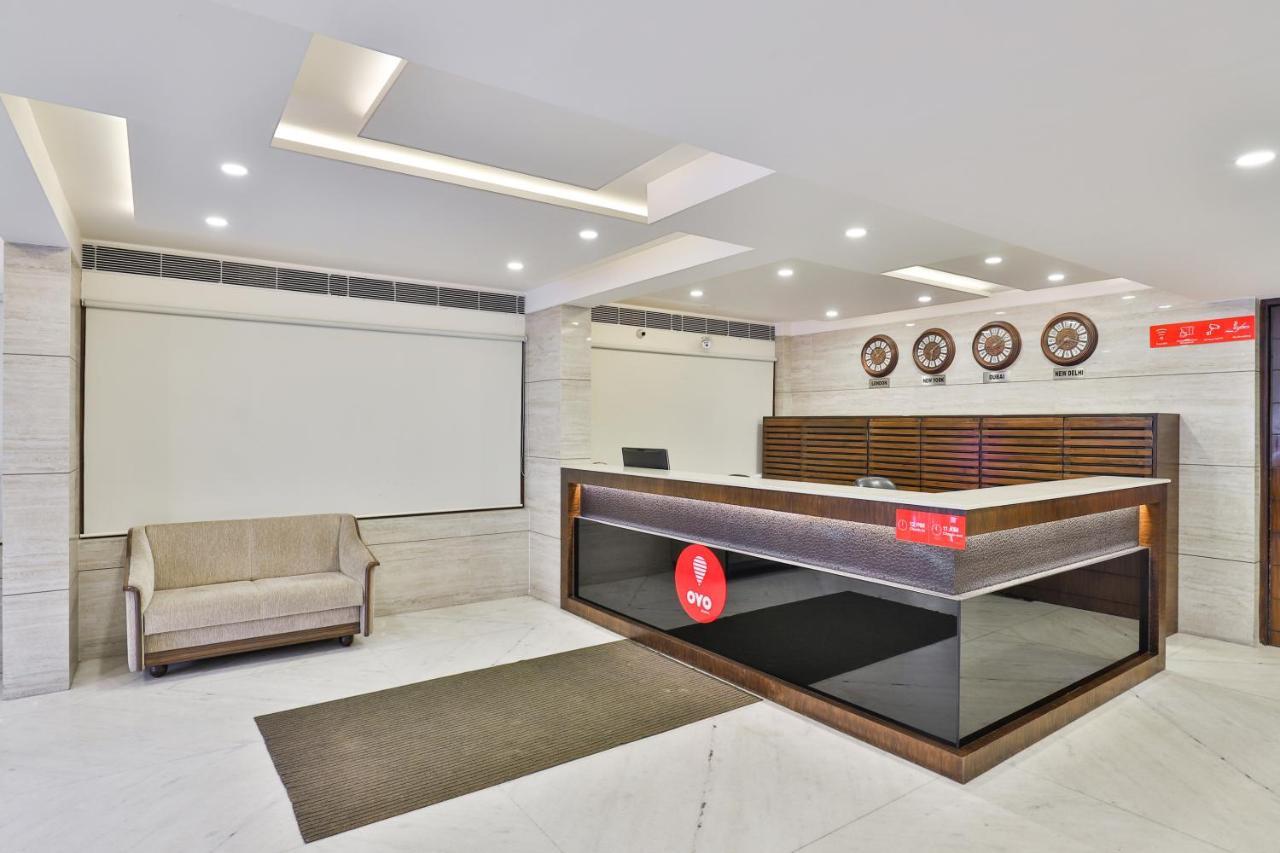 Oyo 2351 Hotel Golden Plaza Ahmedabad Esterno foto
