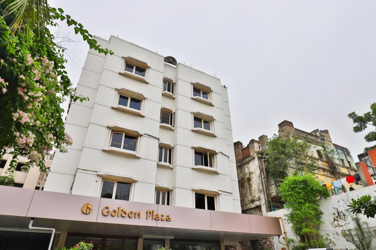 Oyo 2351 Hotel Golden Plaza Ahmedabad Esterno foto