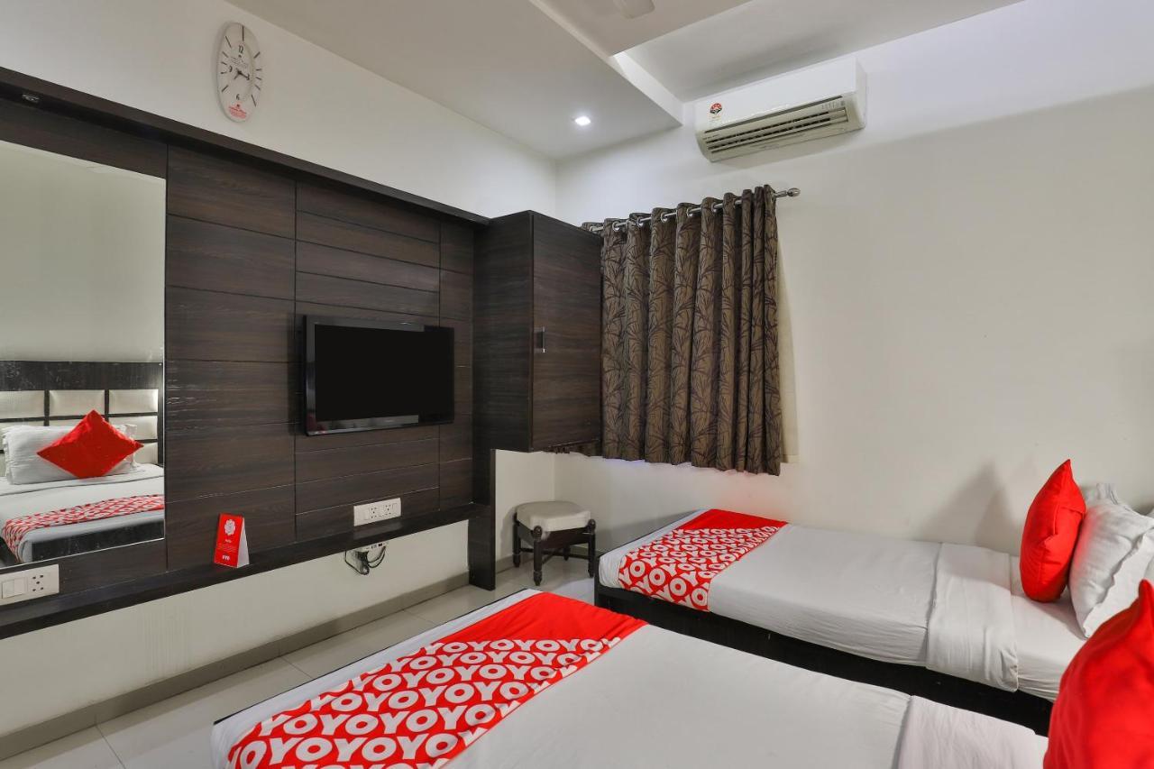 Oyo 2351 Hotel Golden Plaza Ahmedabad Esterno foto