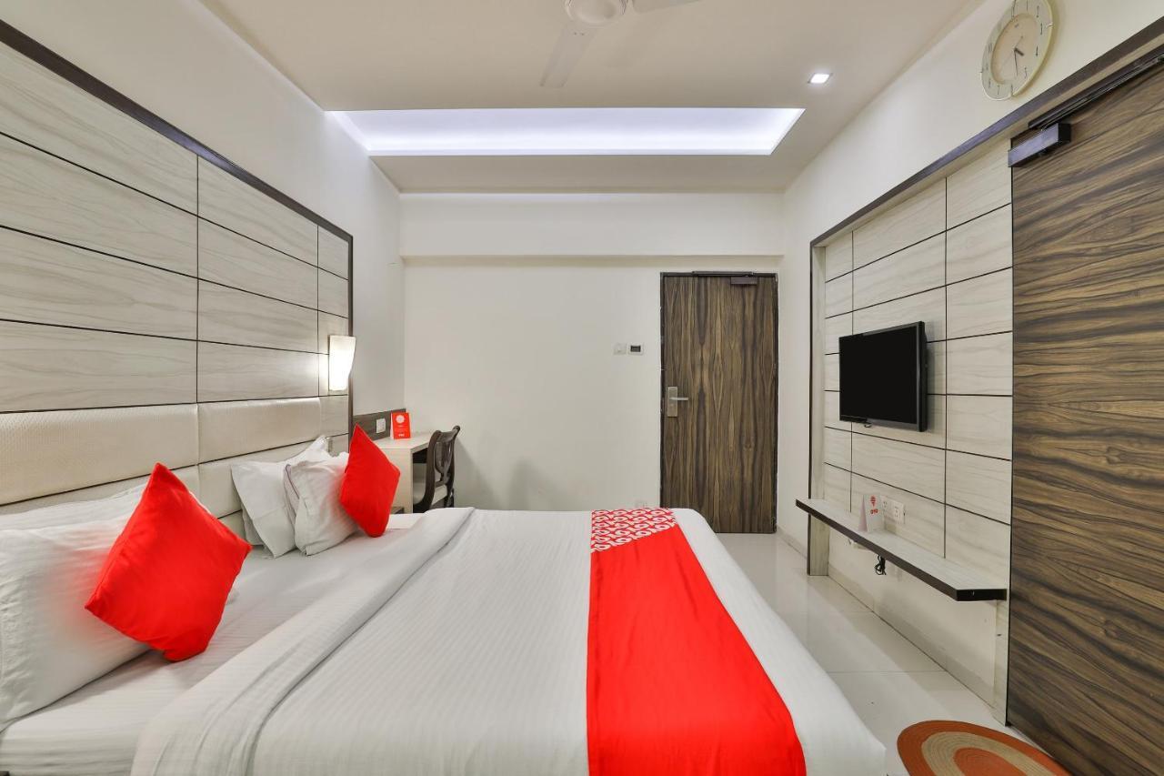 Oyo 2351 Hotel Golden Plaza Ahmedabad Esterno foto