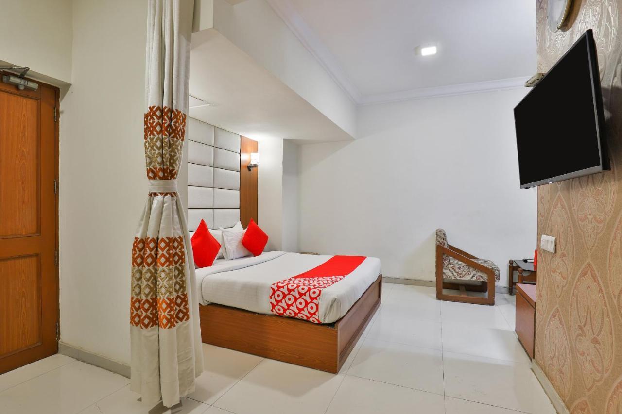 Oyo 2351 Hotel Golden Plaza Ahmedabad Esterno foto