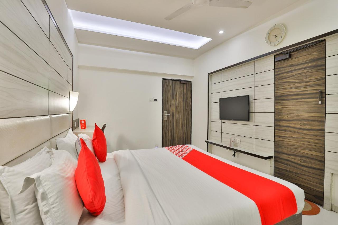 Oyo 2351 Hotel Golden Plaza Ahmedabad Esterno foto