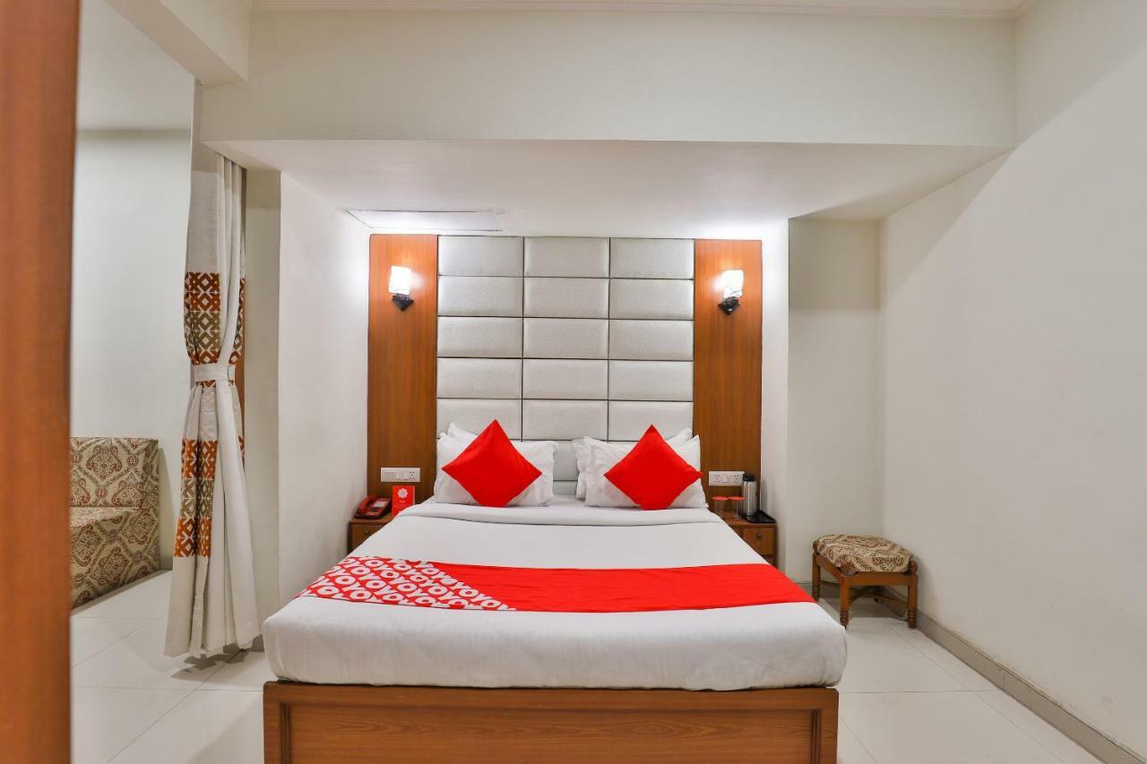 Oyo 2351 Hotel Golden Plaza Ahmedabad Esterno foto